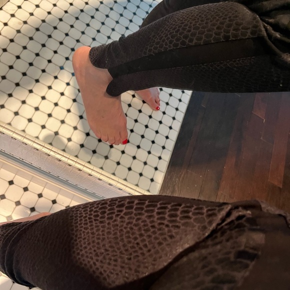 Ted Baker classic black pant. Slim leg. Side zipper Ted baker size 4 (L/10-12) - Picture 8 of 10